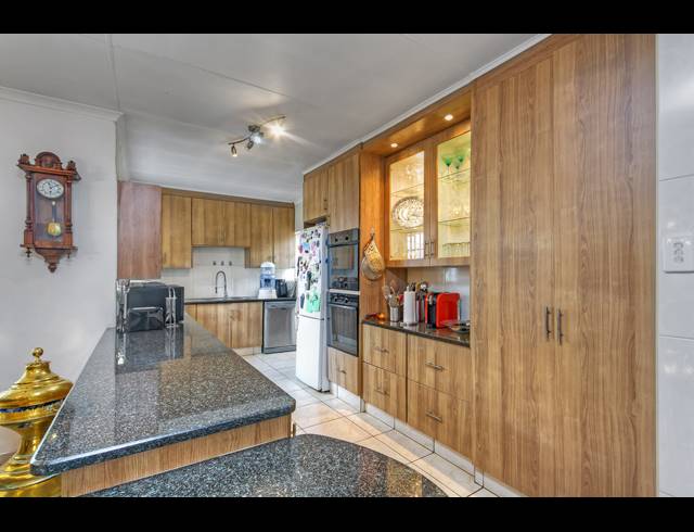 4 BEDROOM FREESTANDING FOR SALE IN LYNDHURST
